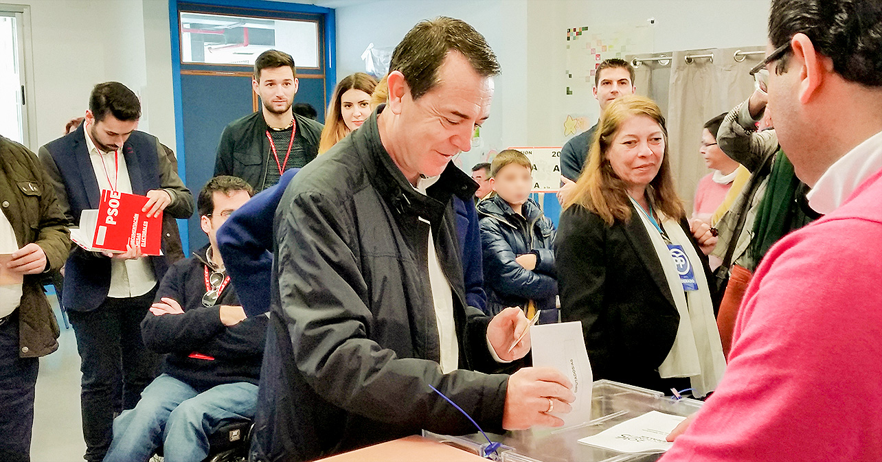 Declaraciones que ha realizado el cabeza de lista del PSOE de Almería al Senado, Juan Carlos Pérez Navas, tras votar en el colegio Nueva Almería de la capital