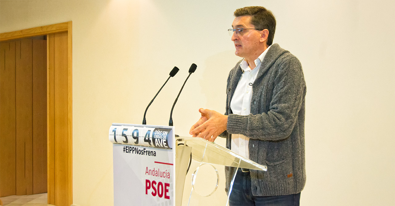 Rueda de prensa que ha ofrecido el secretario general del PSOE de Almería, José Luis Sánchez Teruel