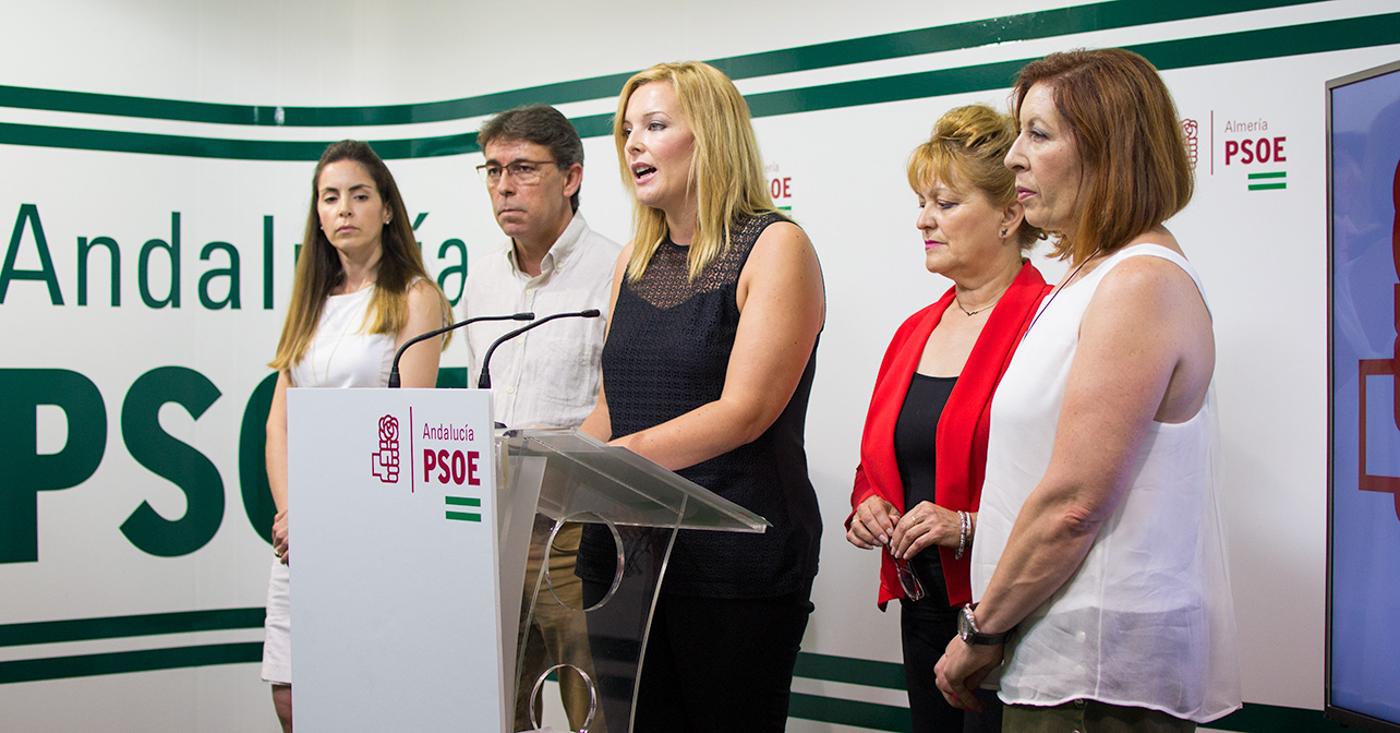 Rueda de prensa que ha ofrecido la portavoz del PSOE en el Ayuntamiento de Adra, Teresa Piqueras