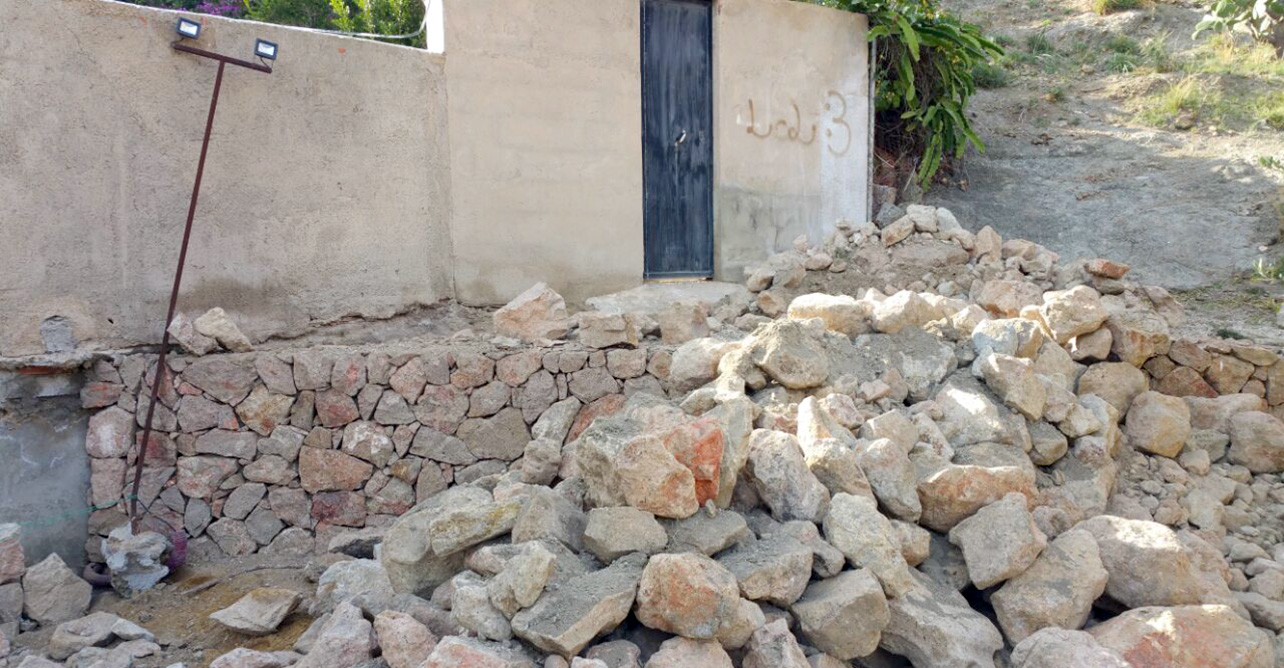 Tapiado de la entrada a una vivienda en Carboneras por parte del Ayuntamiento