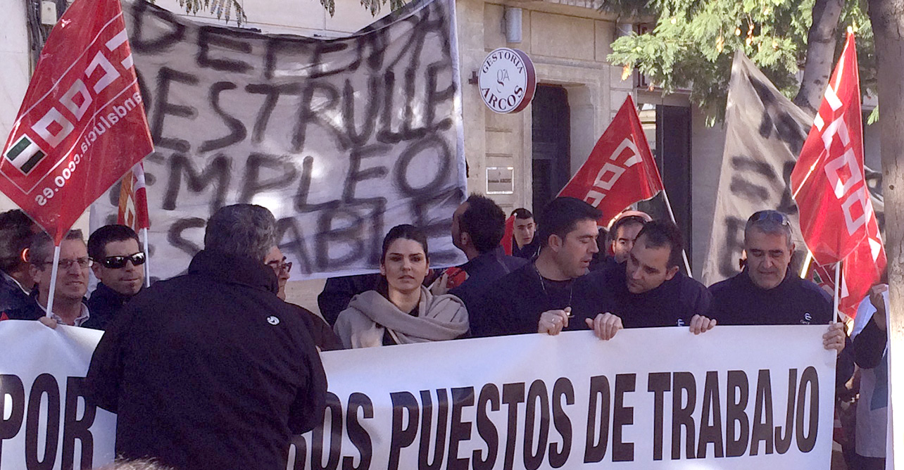 El PSOE muestra su apoyo a los trabajadores de mantenimiento de la base militar de Viator