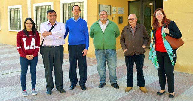 Visita a la Unidad de Estancias Diurnas Vivaldi para enfermos de Alzheimer de Roquetas de Mar que han realizado los candidatos del PSOE de Almería al Parlamento de Andalucía José María Martín y José Manuel López Martos, y el candidato a la Alcaldía y secretario general del PSOE de Roquetas de Mar, Manolo García