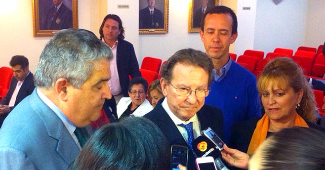 acto en el Colegio de Abogados en el que ha participado el consejero de Justicia e Interior, Emilio de Llera, y la candidata del PSOE de Almería al Parlamento andaluz, Adela Segura.