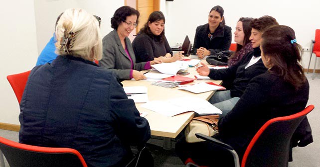 Reunión que ha mantenido la candidata del PSOE al Parlamento de Andalucía Noemí Cruz con colectivos LGTB