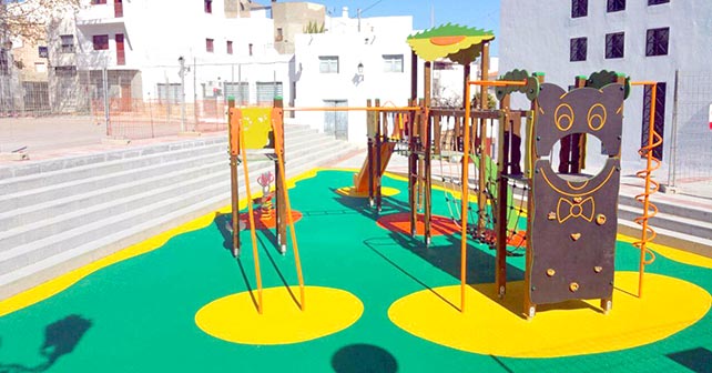 Parque infantil que el Ayuntamiento de Turre ha construido en el entorno de la Fuente Morisca