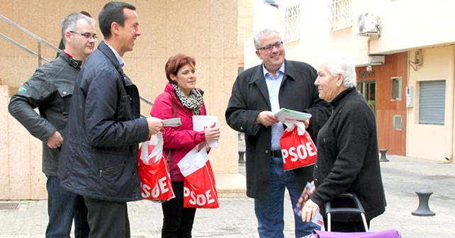 José María Martín, Juan Godoy, Antonia Martín y Tomás Elorrieta, en un recorrido por el centro de El Ejido