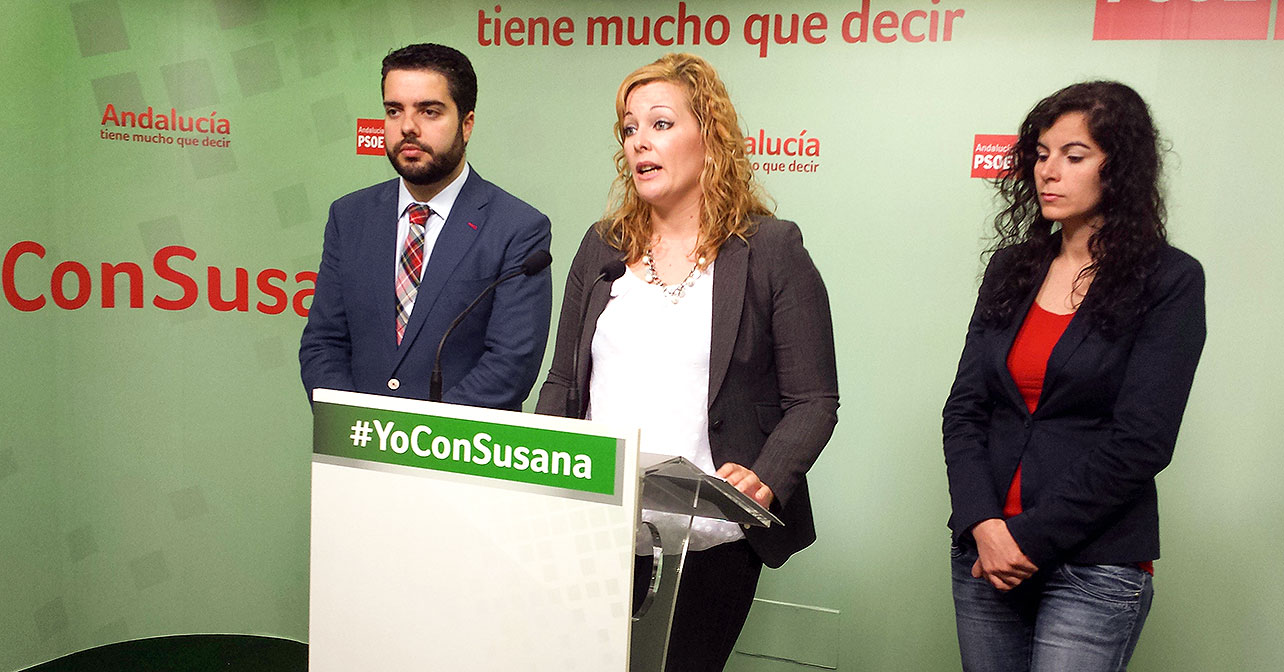 Rueda de prensa que ha ofrecido la portavoz socialista en el Ayuntamiento de Adra y candidata a la Alcaldía, Teresa Piqueras