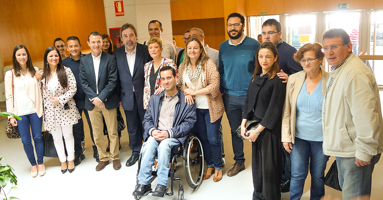 Pérez Navas y Belloch junto con algunos miembros de la candidatura y del PSOE de la capital. En otro correo, os hacemos llegar más fotos de la Conferencia Política