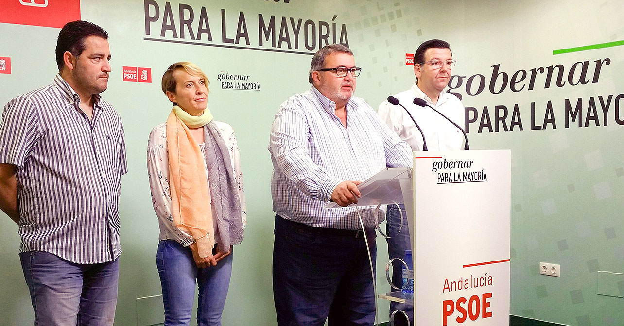 Rueda de prensa que ha ofrecido esta mañana el candidato socialista a la Alcaldía de Roquetas de Mar, Manolo García