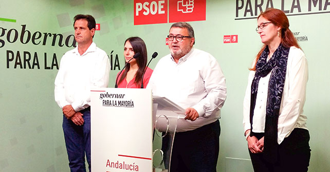 Rueda de prensa que ha ofrecido el candidato del PSOE a la Alcaldía de Roquetas, Manolo García, sobre propuestas en materia de empleo