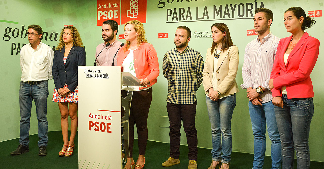 Rueda de prensa que ha ofrecido la candidata del PSOE a la Alcaldía de Adra, Teresa Piqueras