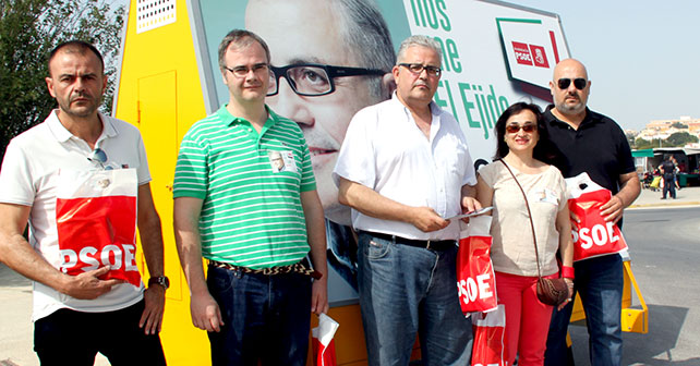 EL EJIDO. Tomás Elorrieta visita el mercadillo de El Ejido