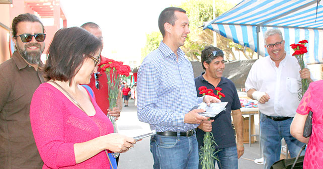 Tomás Elorrieta y José María Martín, en el mercadillo de Balerma