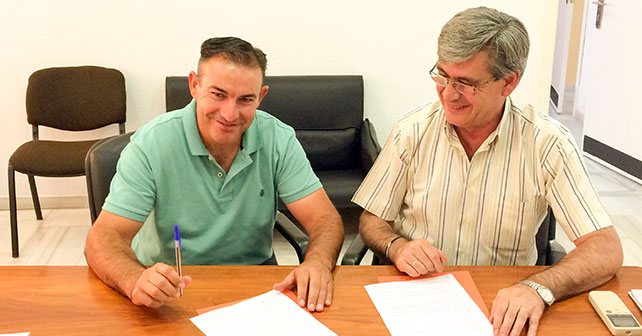 Firma del convenio de la piscina en Pechina