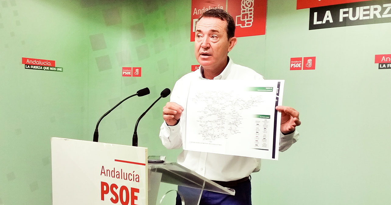 Rrueda de prensa que ha ofrecido el senador del PSOE de Almería Juan Carlos Pérez Navas