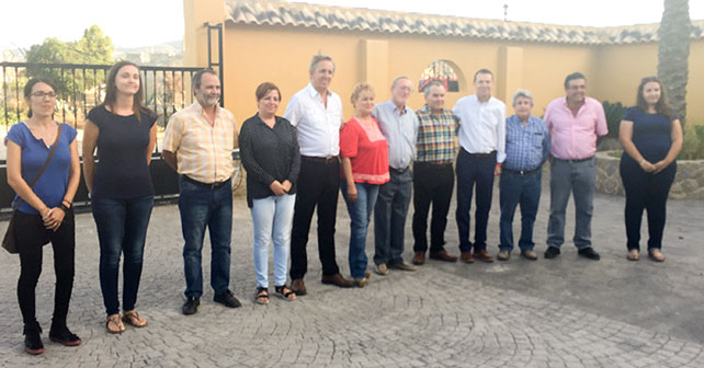 El secretario de Organización, Juan Carlos Pérez Navas y la secretaria de Política Municipal e Institucional, Adela Segura junto a los nuevos miembros de la Ejecutiva