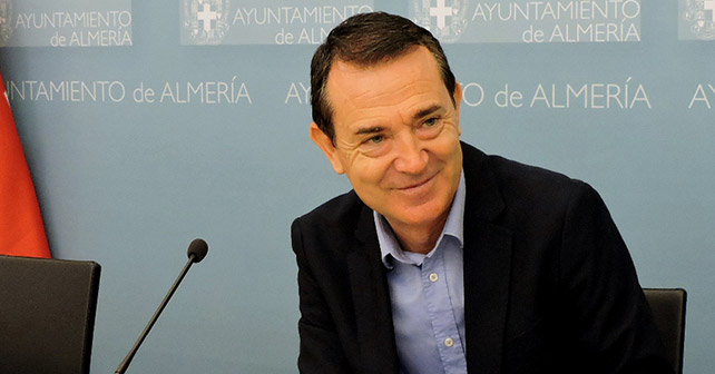 ALMERÍA. El PSOE propone rebajas fiscales y planes de empleo al PP para acordar “un presupuesto realista y sensible” para 2016