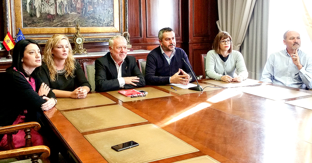 El PSOE denuncia el nuevo “agravio” de Rajoy con Almería al descartar el proyecto de la línea eléctrica Vera-Baza