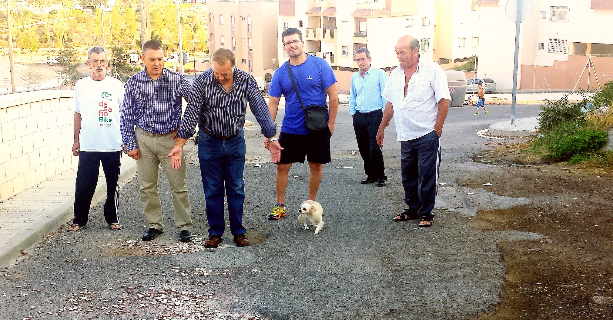 Visita realizada por el concejal del PSOE en el Ayuntamiento de Almería, Indalecio Gutiérrez, a Piedras Redondas