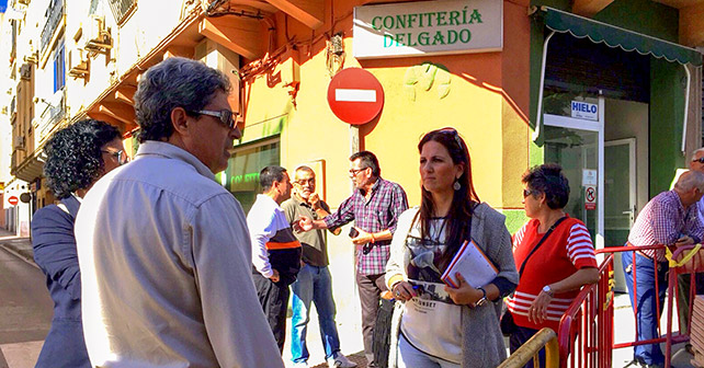 Visita de la concejala del Grupo Socialista en el Ayuntamiento de Almería, Inés Plaza, a las obras del barrio de Plaza de Toros de la capital