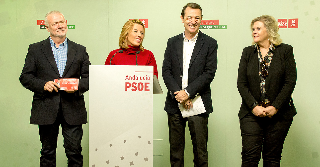 Rueda de prensa que han ofrecido los cabezas de lista del PSOE de Almería al Congreso y el Senado, Sonia Ferrer y Juan Carlos Pérez Navas, para informar sobre la campaña electoral