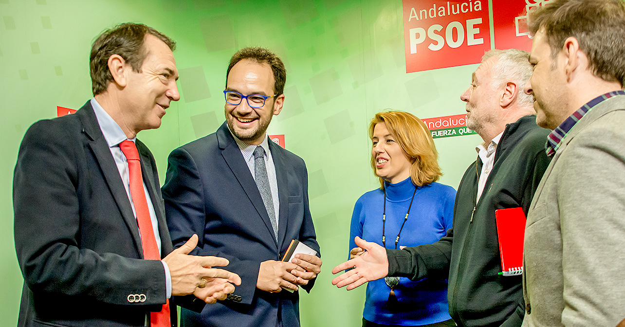 Rueda de prensa que ha ofrecido en Almería el portavoz del PSOE en el Congreso, Antonio Hernando