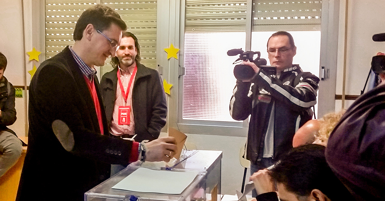 Declaraciones que ha realizado el secretario general del PSOE de Almería, José Luis Sánchez Teruel, tras votar en el colegio Nuestra Señora del Milagro de la capital