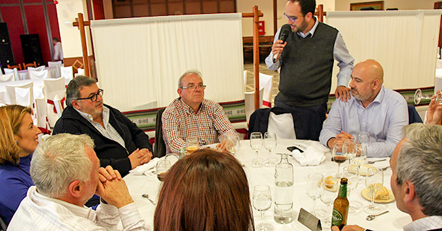 Los socialistas del Poniente celebran un encuentro con Antonio Hernando