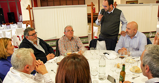 EL EJIDO. Los socialistas del Poniente celebran un encuentro con Antonio Hernando