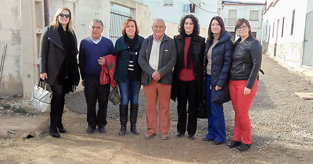 Visita que han realizado varias diputadas provinciales del PSOE a las obras del PFEA en Padules