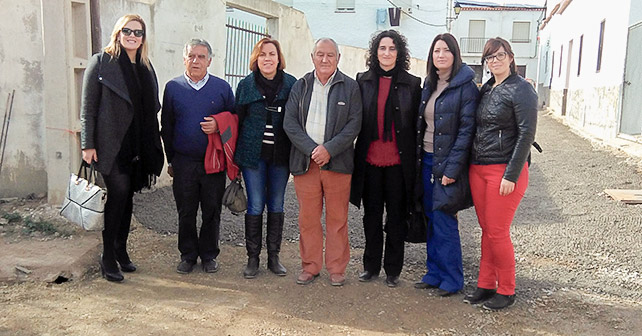 Diputadas del PSOE visitan las obras del PFEA en Padules