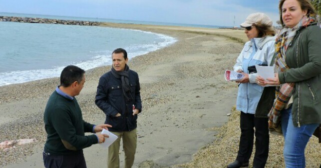 ALMERÍA. El PSOE exige al subdelegado y al alcalde soluciones ante el fracaso de la última regeneración de la playa de Costacabana