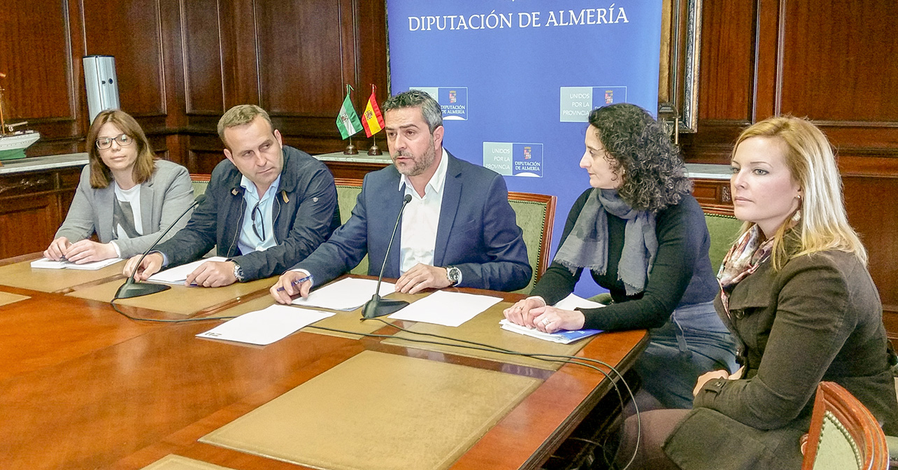 Rueda de prensa que ha ofrecido esta mañana el portavoz del Grupo Socialista en la Diputación, Juan Antonio Lorenzo