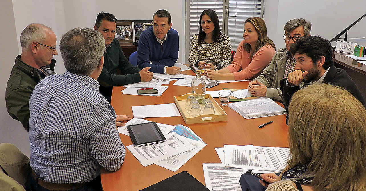 Reunión con la Asociación de Vecinos La Goleta en la que ha participado el portavoz del PSOE en el Ayuntamiento, Juan Carlos Pérez Navas