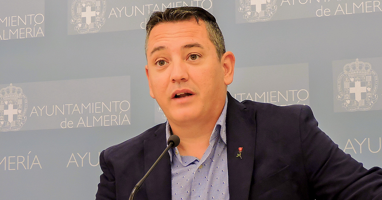 Rueda de prensa ofrecida por el concejal del PSOE en el Ayuntamiento de Almería, Indalecio Gutiérrez