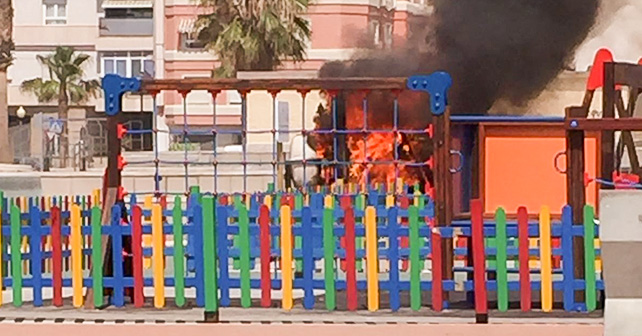 Incendio de un camión de basura en Adra