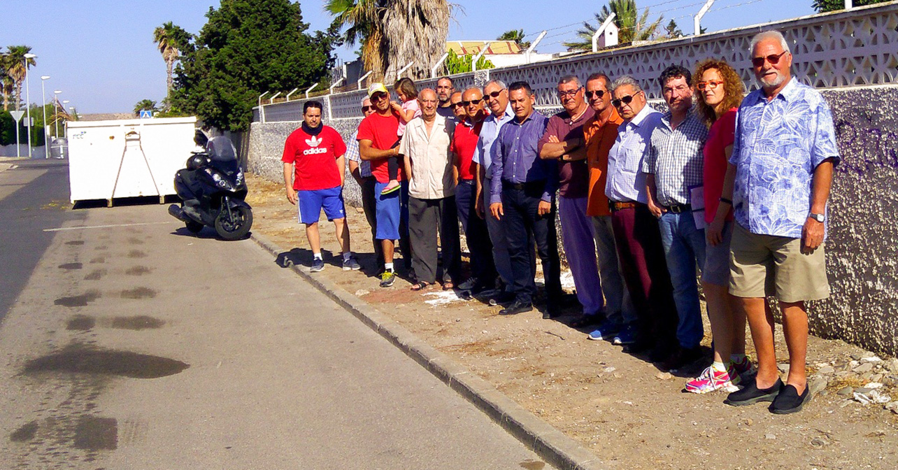 El concejal del PSOE en el Ayuntamiento de Almería, Indalecio Gutiérrez, en las obras de Retamar Norte