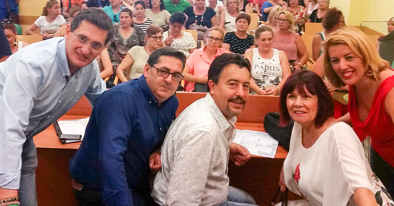 Reunión que han mantenido representantes del PSOE de Almería con delegados sindicales de UGT del sector del manipulado agrícola
