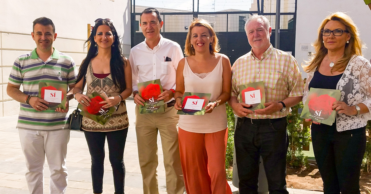 Atención a medios que han realizado los candidatos del PSOE de Almería junto al centro de salud de la Plaza de Toros