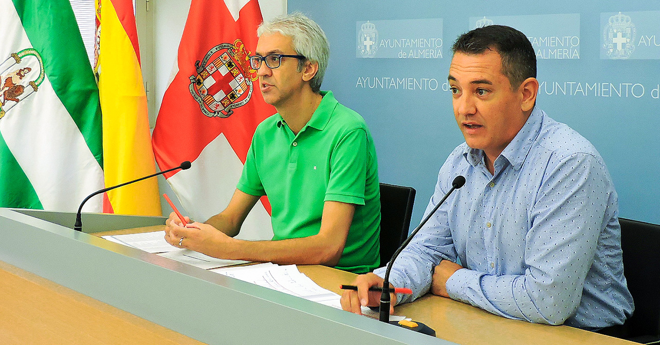 Los concejales del PSOE en el Ayuntamiento de Almería, Manuel Vallejo e Indalecio Gutiérrez