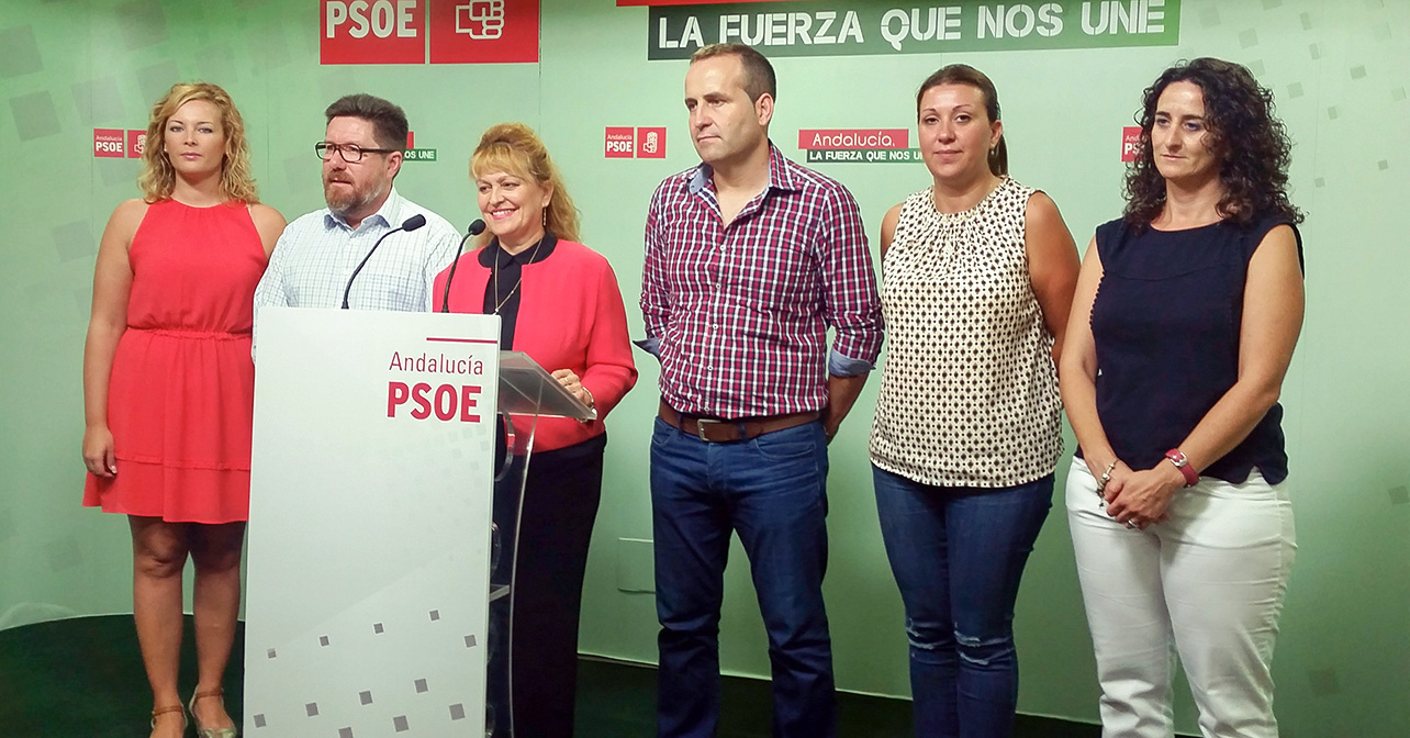 Rueda de prensa sobre el inicio del curso escolar que ha ofrecido la diputada autonómica del PSOE de Almería Adela Segura