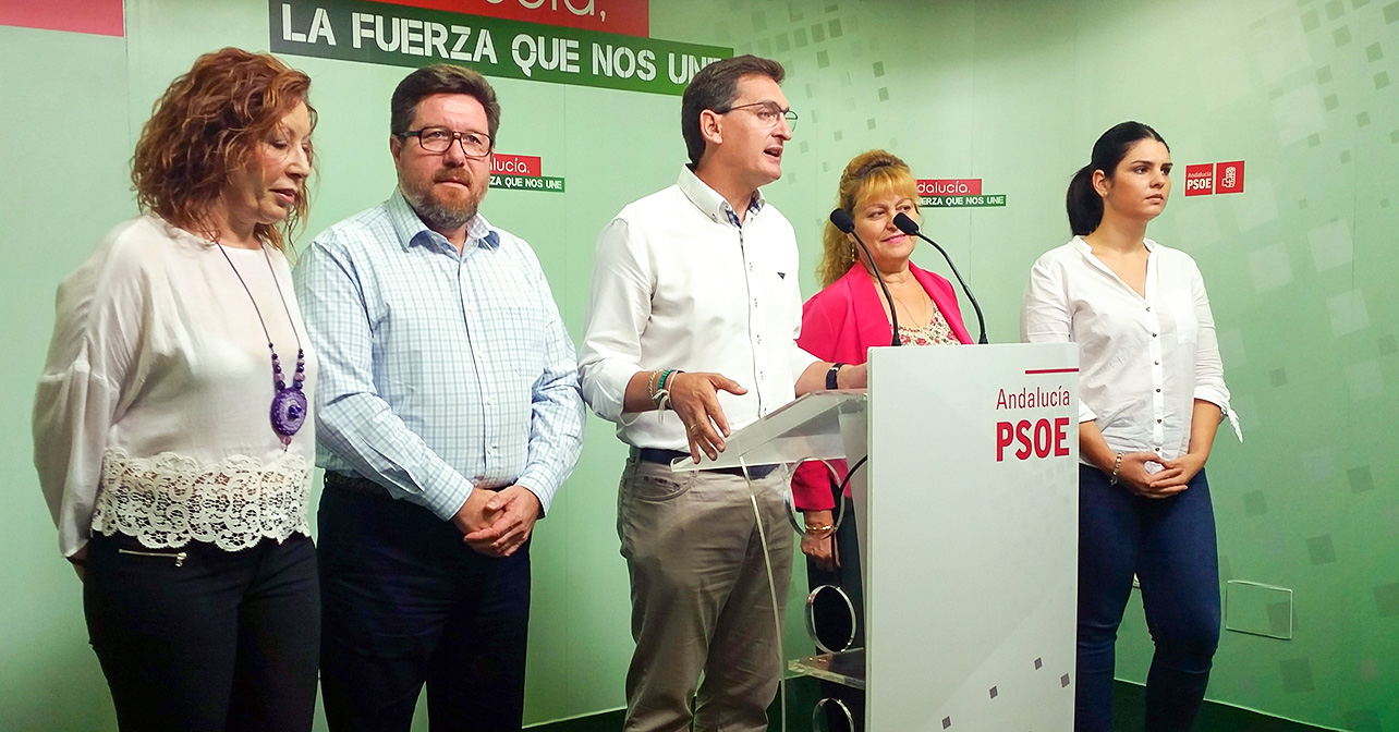 Rueda de prensa ofrecida por el secretario general del PSOE de Almería, José Luis Sánchez Teruel, junto al resto de diputados autonómicos del PSOE de Almería