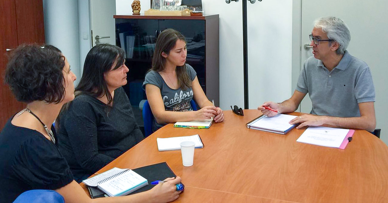 Reunión del concejal del PSOE en el Ayuntamiento de Almería, Manuel Vallejo, con representantes de la Asociación 'Duna'