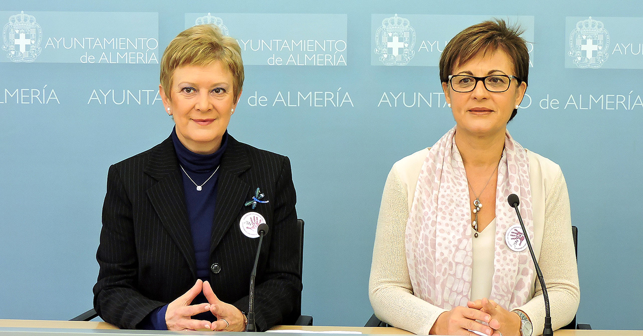 Rueda de prensa ofrecida por las concejalas del Grupo Municipal Socialista en el Ayuntamiento de Almería, Consuelo Rumí y Adriana Valverde