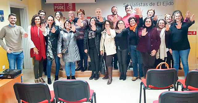Un grupo de participantes en la charla organizada por el PSOE de El Ejido