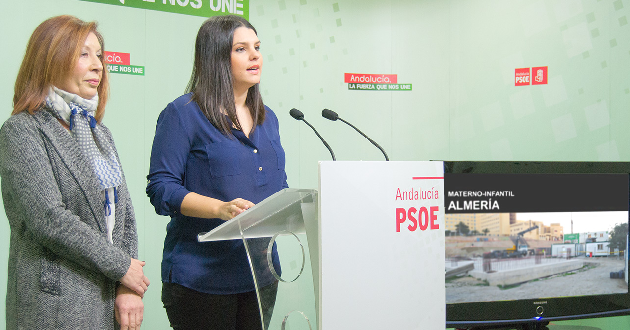 Rueda de prensa que han ofrecido las diputadas autonómicas del PSOE de Almería Caridad López y Noemí Cruz