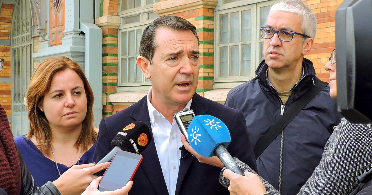 Rueda de prensa ofrecida por el portavoz del PSOE en el Ayunamiento de Almería, Juan Carlos Pérez Navas Rueda de prensa ofrecida por el portavoz del PSOE en el Ayunamiento de Almería, Juan Carlos Pérez Navas