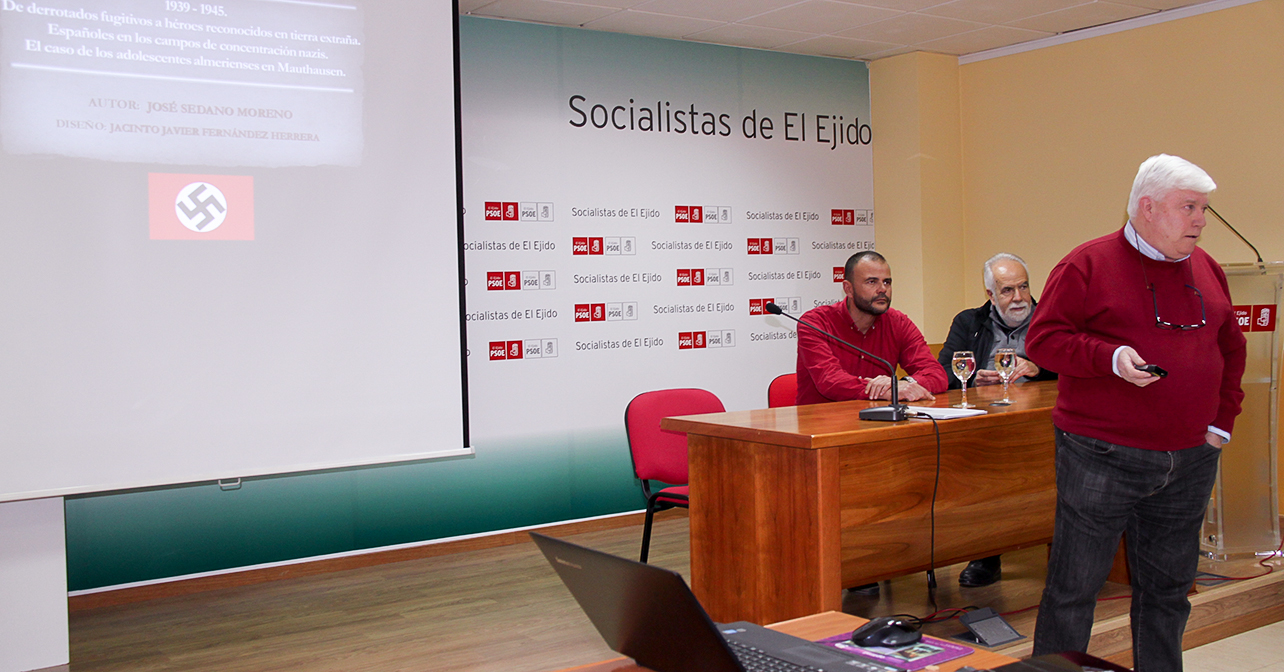 José Sedano, en un momento de su charla en el PSOE de El Ejido