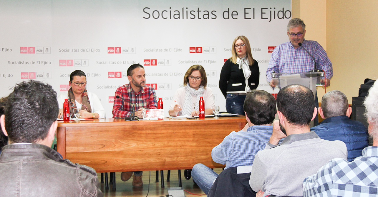 Tomás Elorrieta, presentando a los ponentes de la Jornada