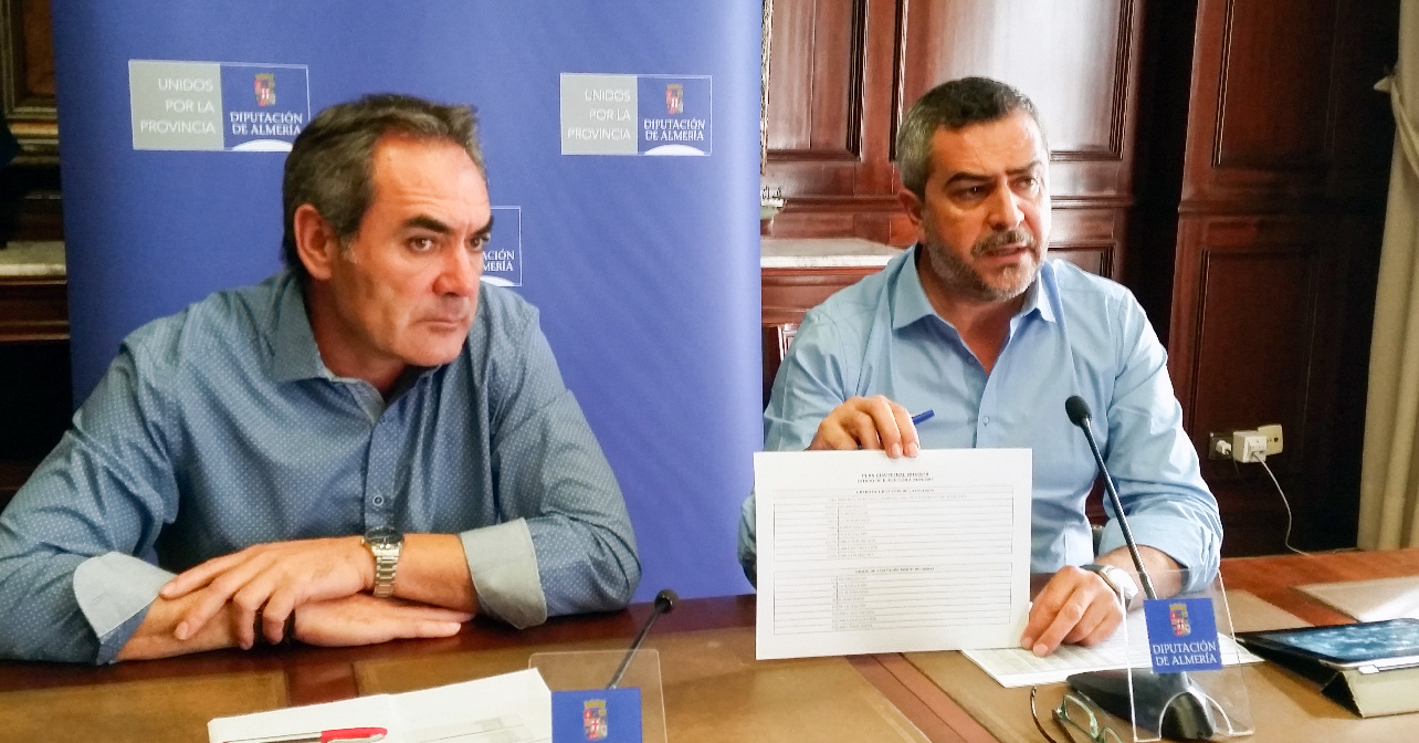 Rueda de prensa que ha ofrecido el portavoz del PSOE en la Diputación Provincial de Almería, Juan Antonio Lorenzo